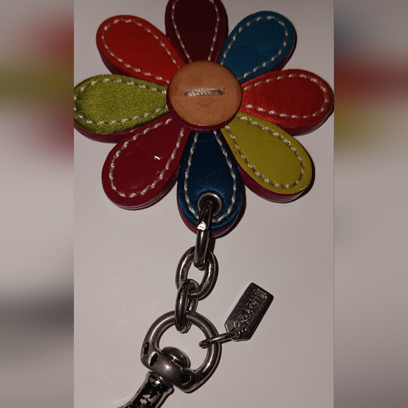 Coach Vintage Flower Daisy Keyfob Bag Charm $3.99sh - Picture 4 of 7